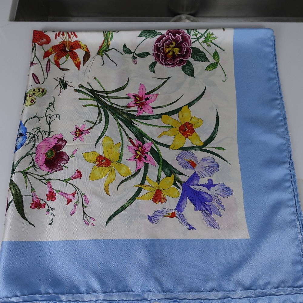GUCCI: SUPER CLEAN Vintage Silk Scarf